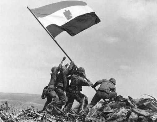 Iwo-Jima-style photo of soldiers raising an Egyptian flag